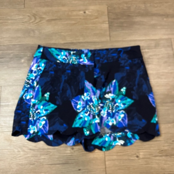 Attyre New York, Scalloped Edge Shorts, Women's size 6 - Picture 2 of 7